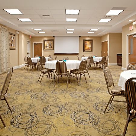 Holiday Inn Express Pembroke By Ihg Buitenkant foto