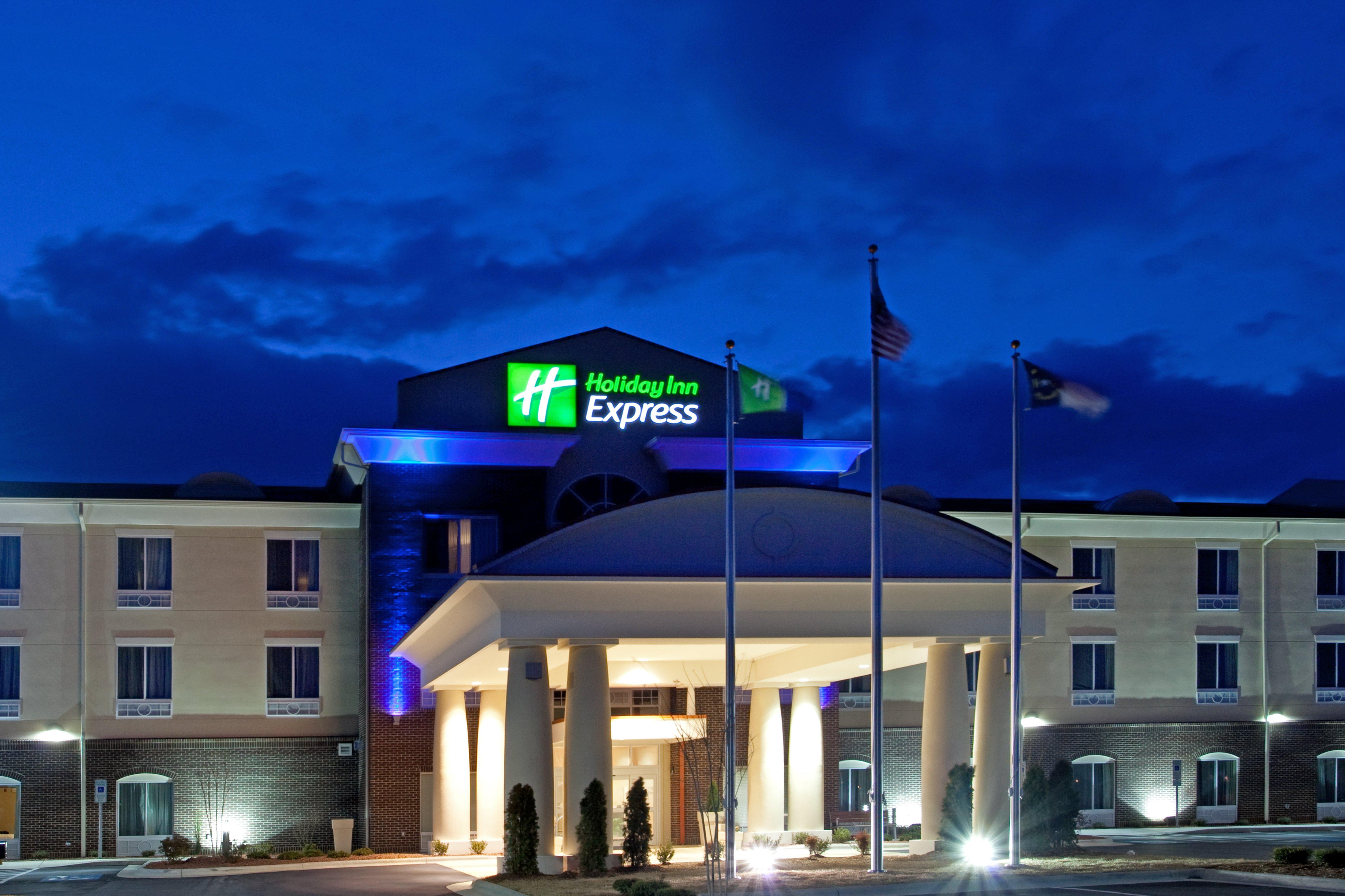 Holiday Inn Express Pembroke By Ihg Buitenkant foto