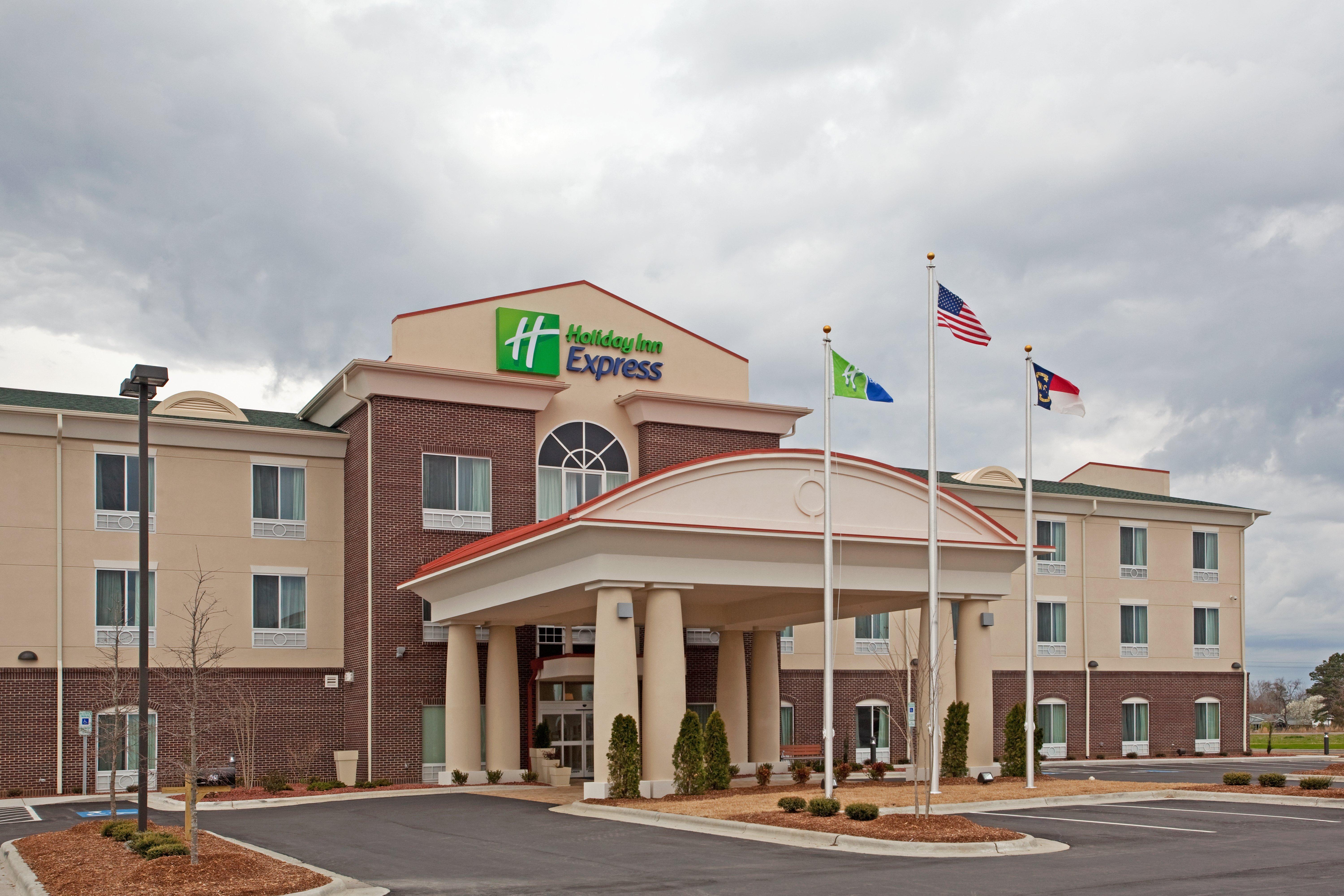Holiday Inn Express Pembroke By Ihg Buitenkant foto