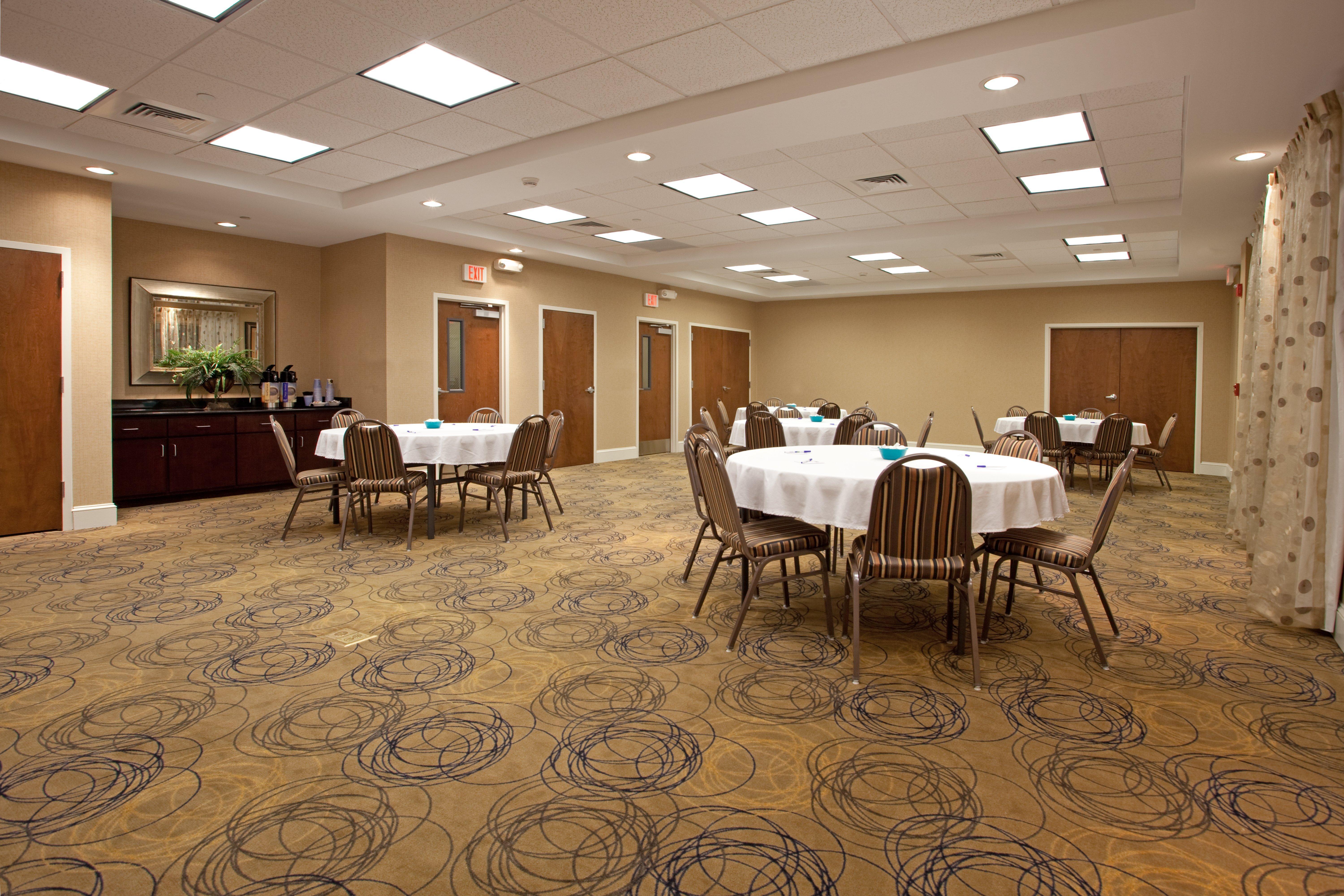 Holiday Inn Express Pembroke By Ihg Buitenkant foto