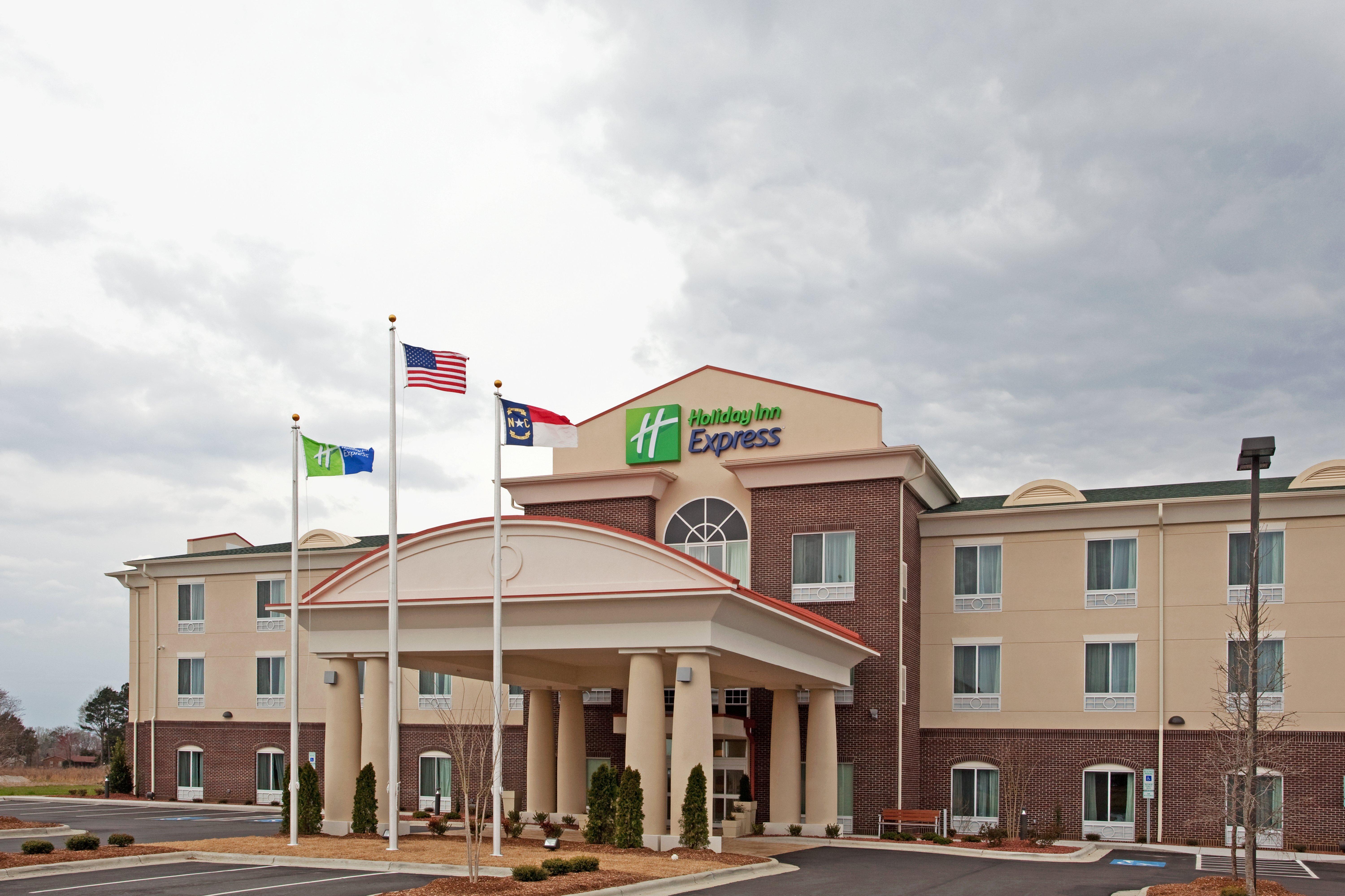 Holiday Inn Express Pembroke By Ihg Buitenkant foto