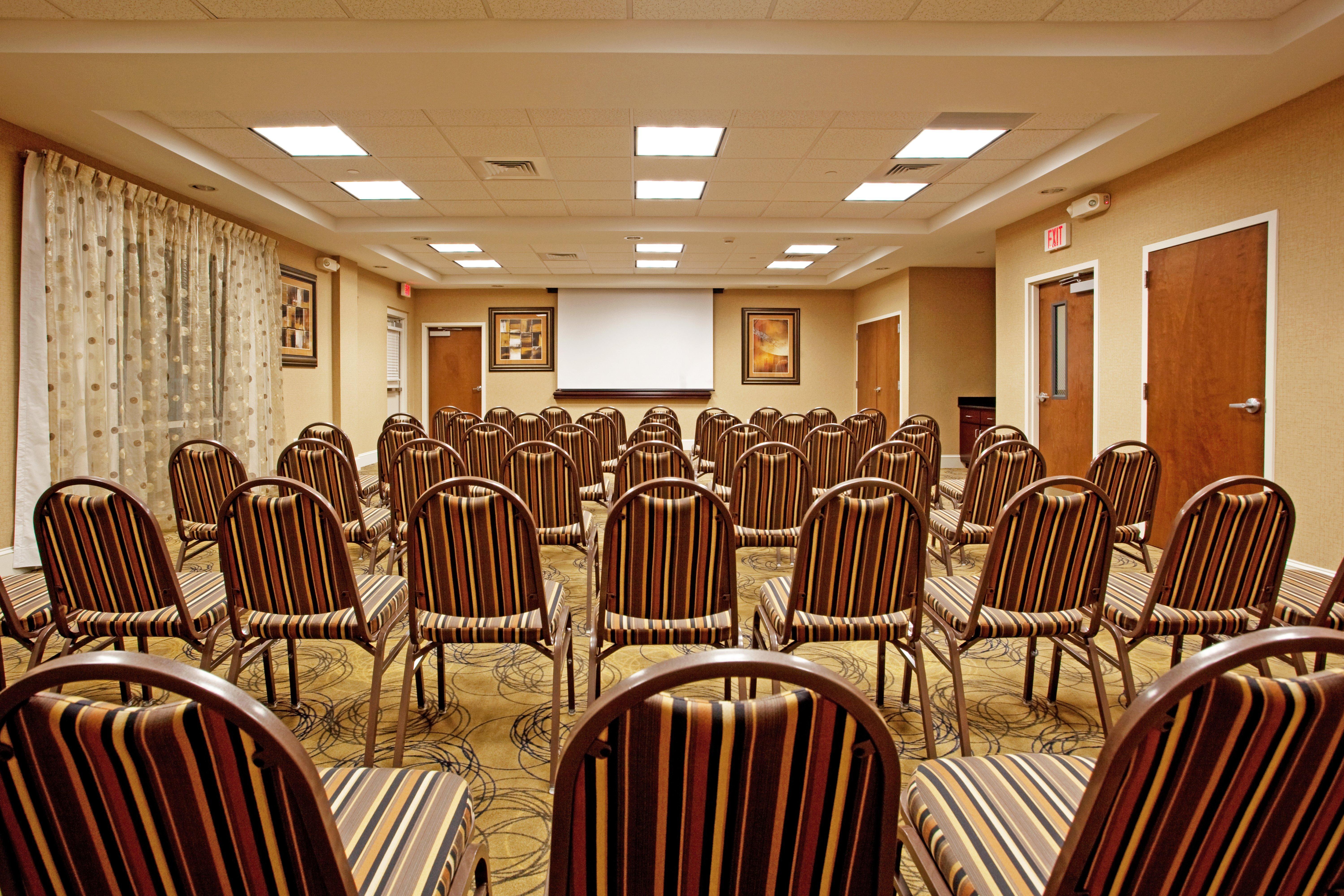 Holiday Inn Express Pembroke By Ihg Buitenkant foto