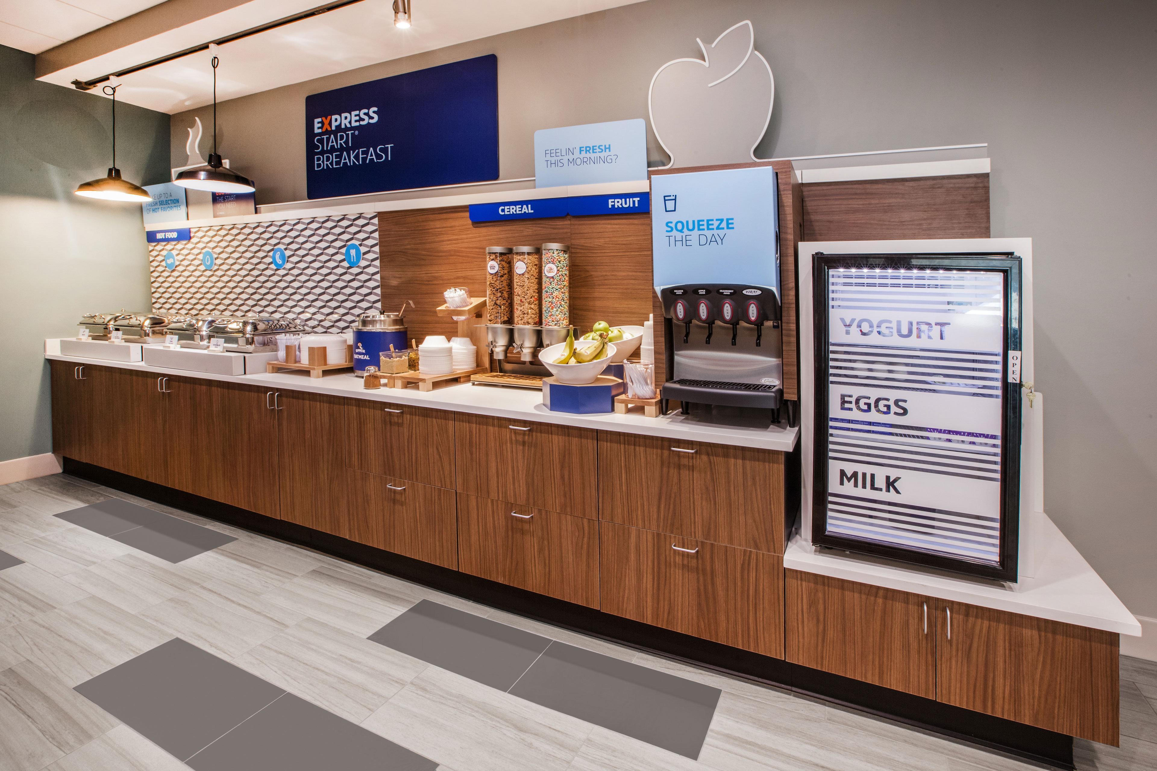 Holiday Inn Express Pembroke By Ihg Buitenkant foto