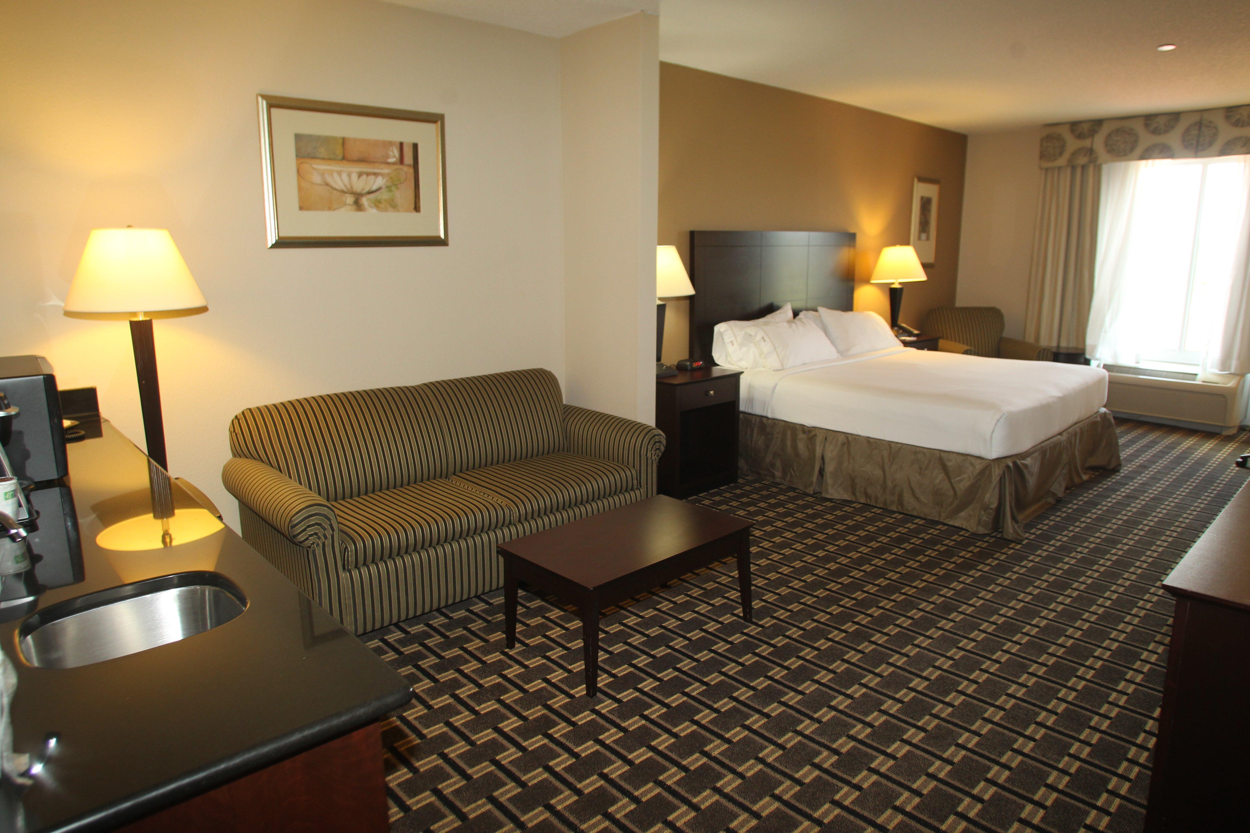 Holiday Inn Express Pembroke By Ihg Buitenkant foto