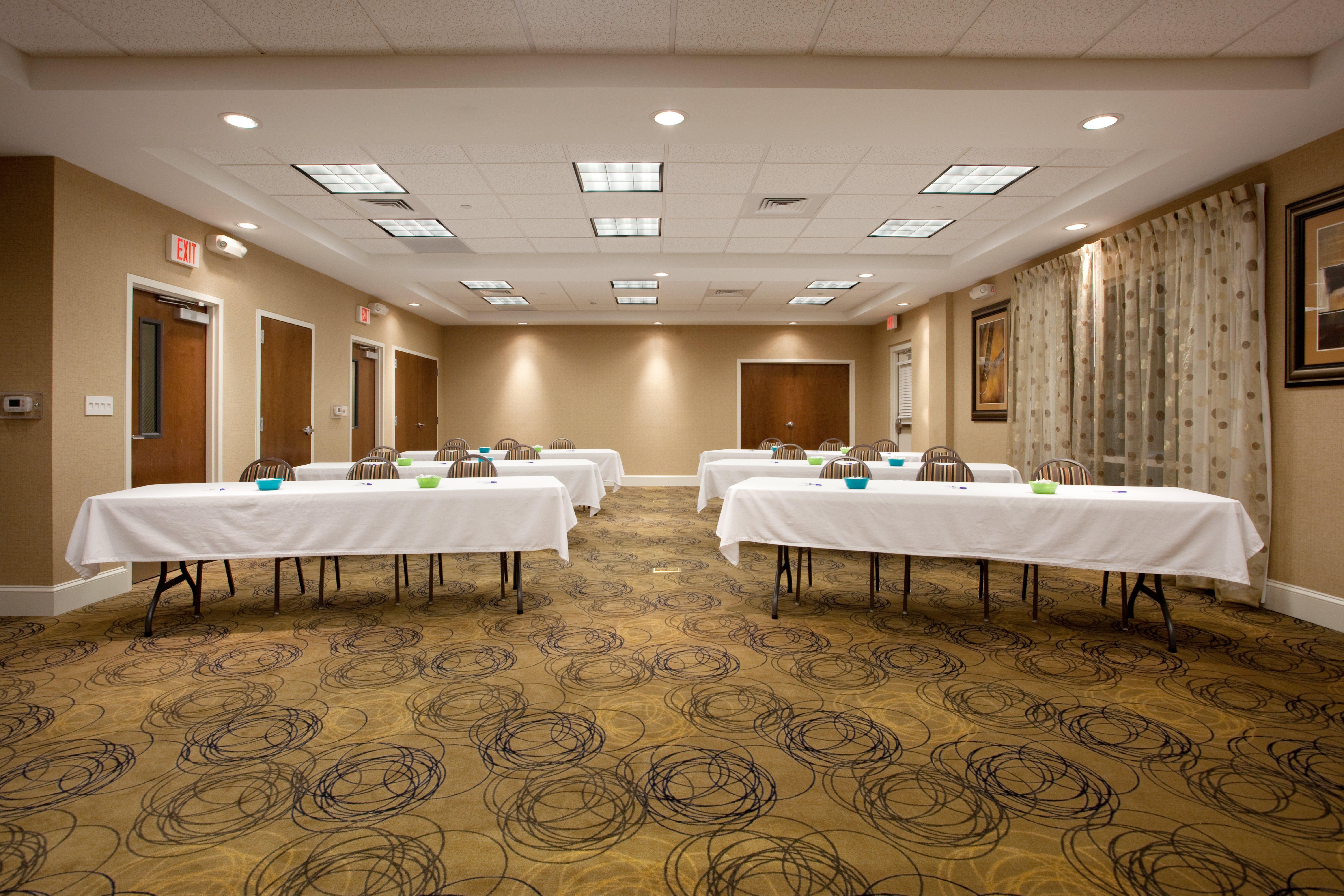 Holiday Inn Express Pembroke By Ihg Buitenkant foto
