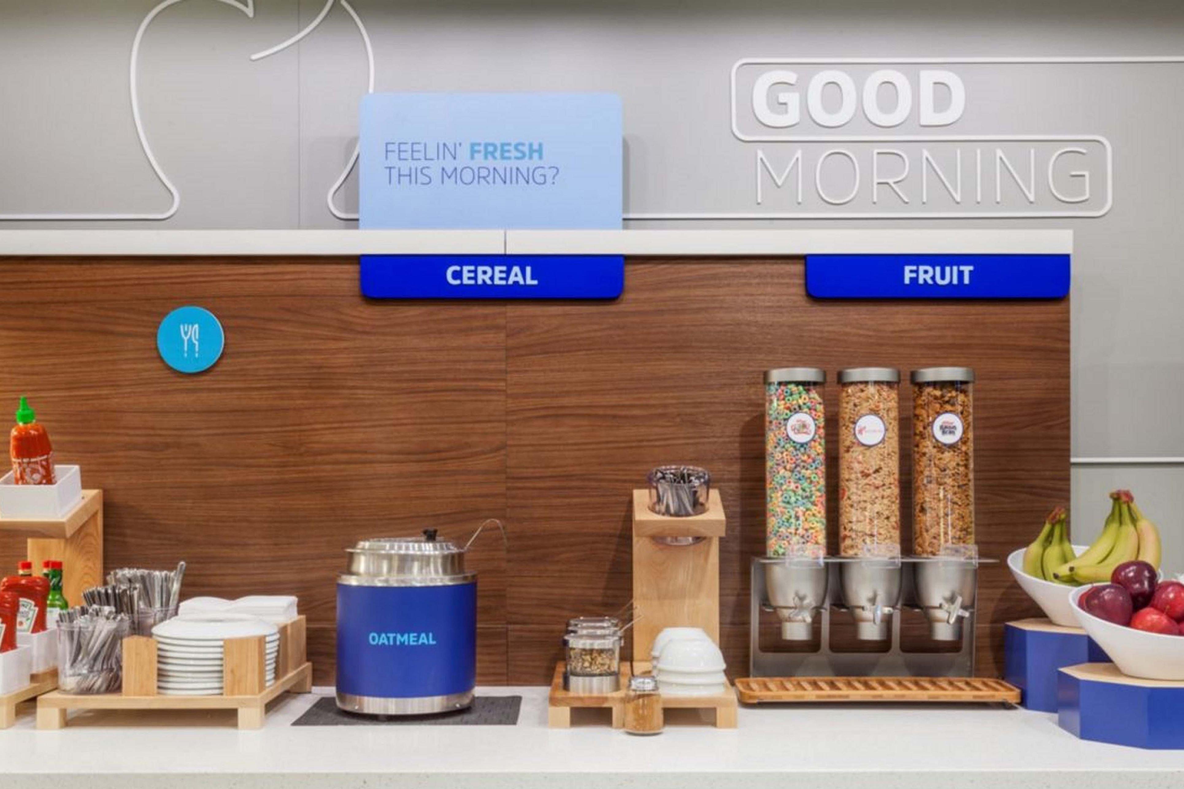 Holiday Inn Express Pembroke By Ihg Buitenkant foto