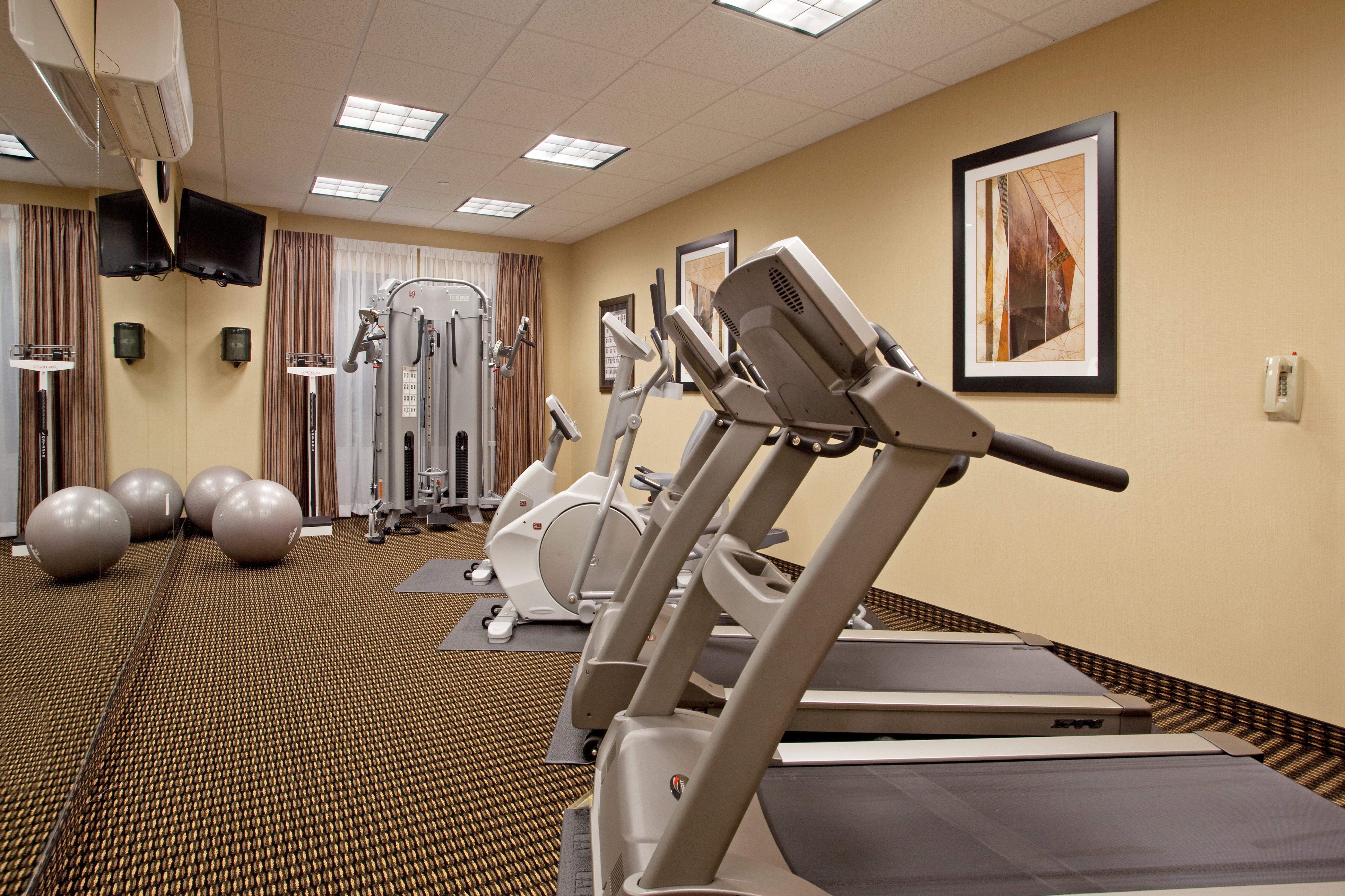 Holiday Inn Express Pembroke By Ihg Buitenkant foto