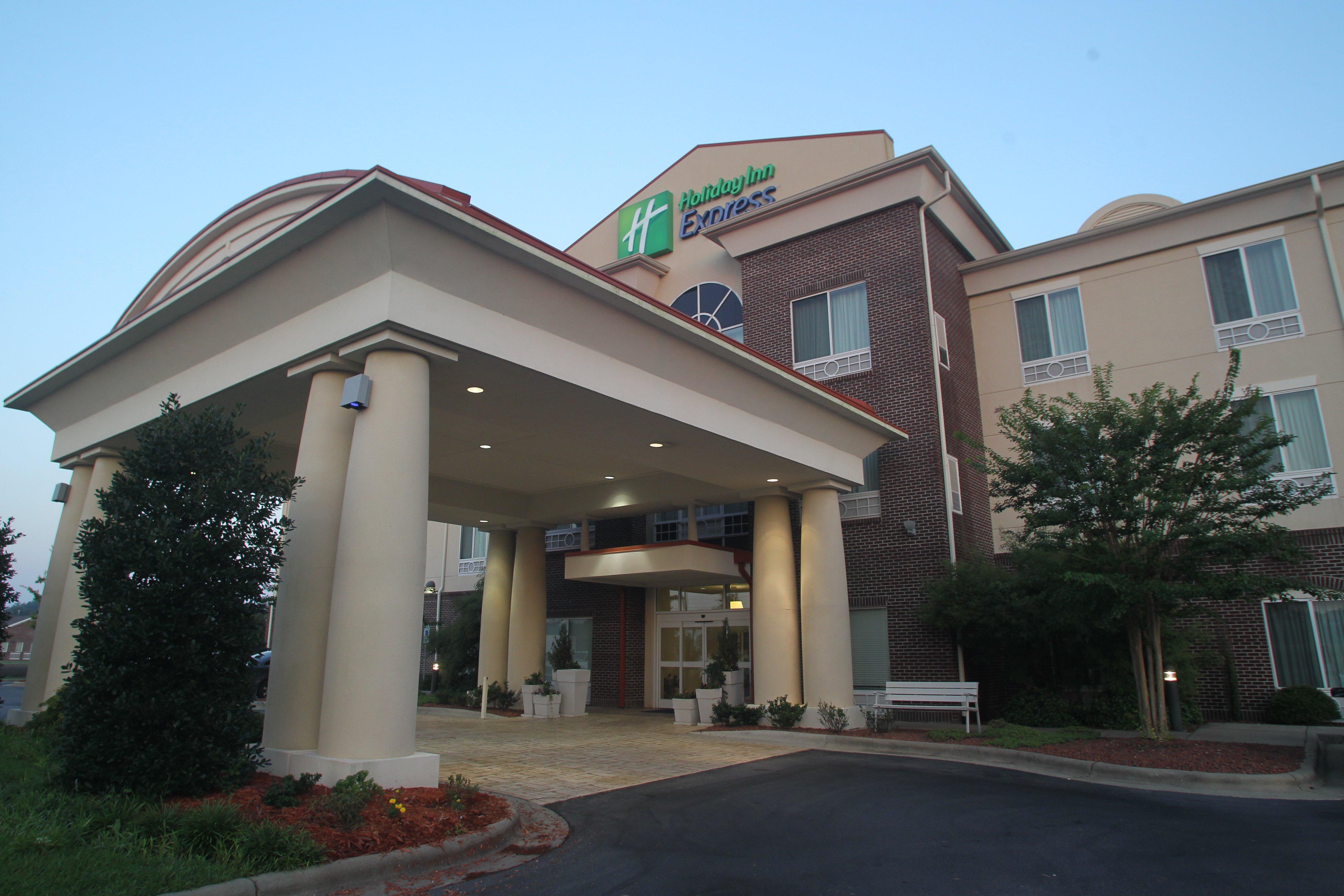 Holiday Inn Express Pembroke By Ihg Buitenkant foto