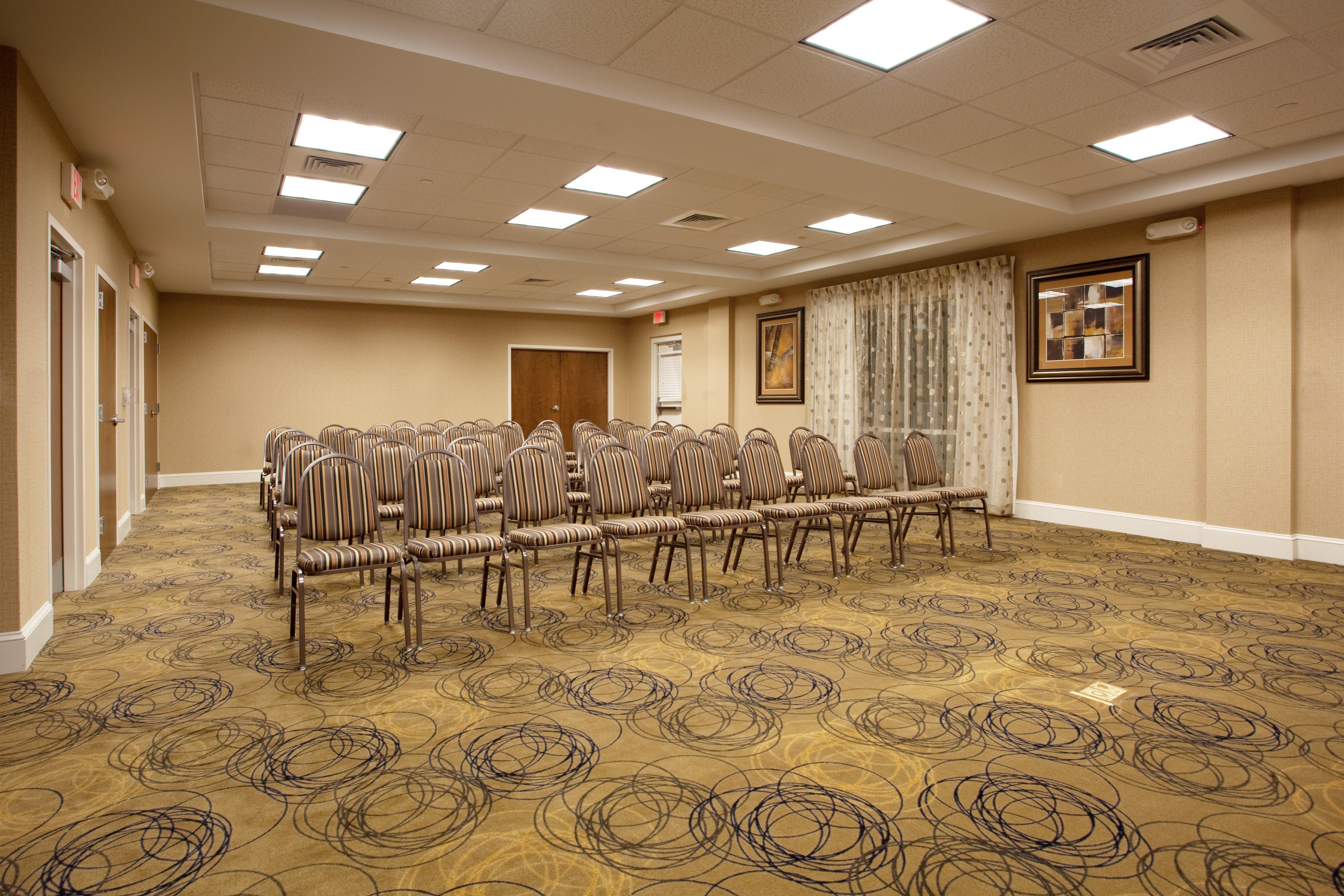 Holiday Inn Express Pembroke By Ihg Buitenkant foto