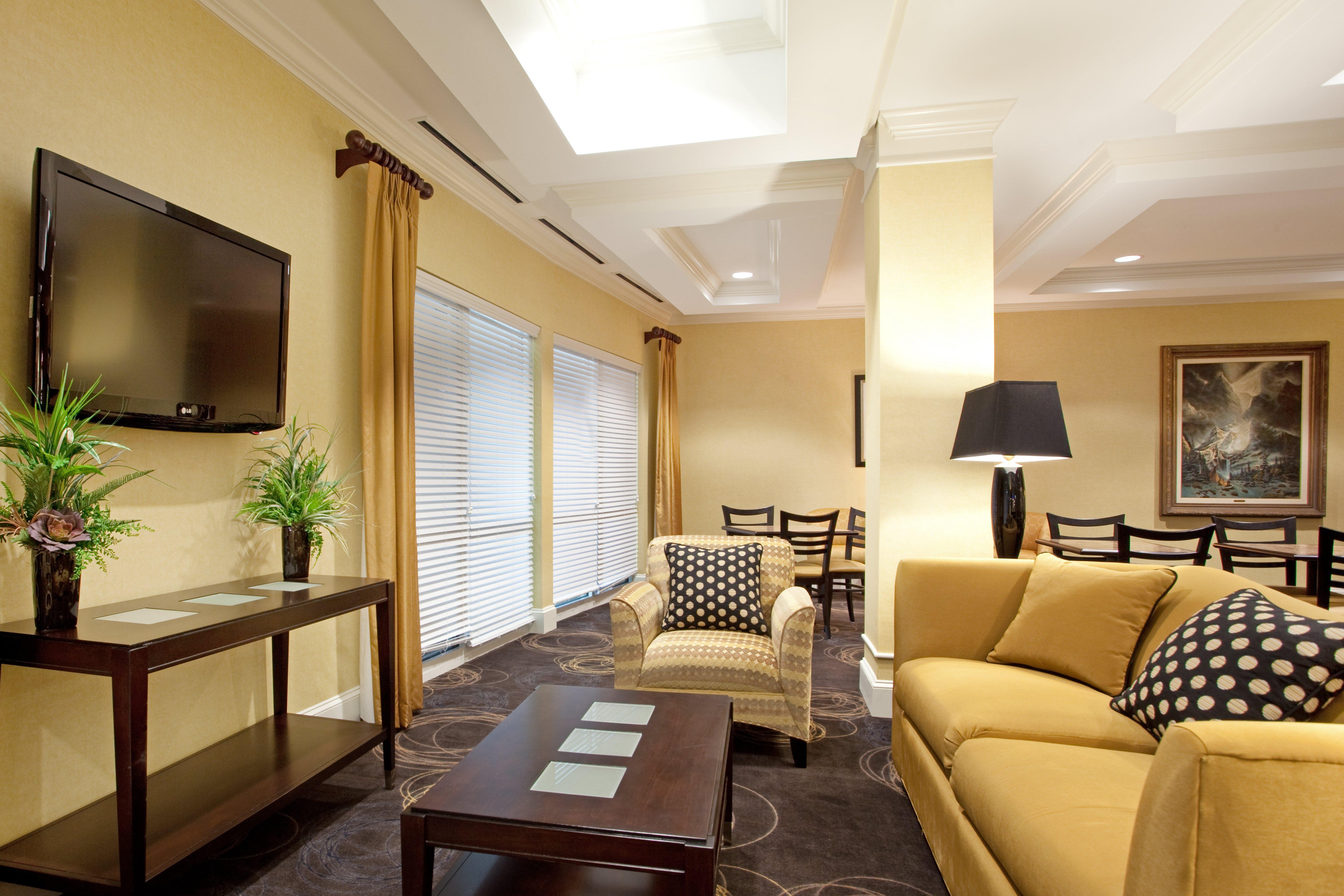 Holiday Inn Express Pembroke By Ihg Buitenkant foto