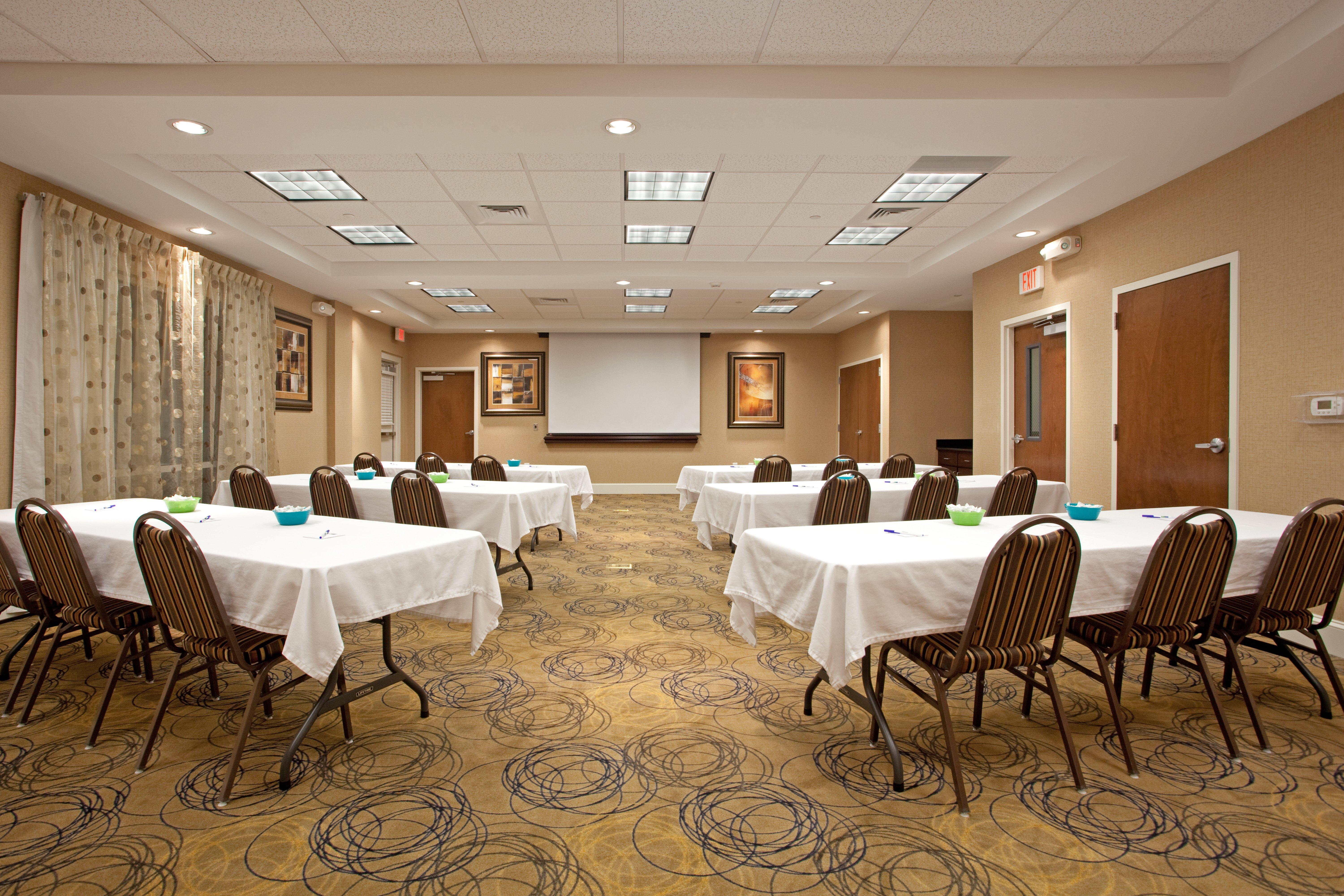 Holiday Inn Express Pembroke By Ihg Buitenkant foto