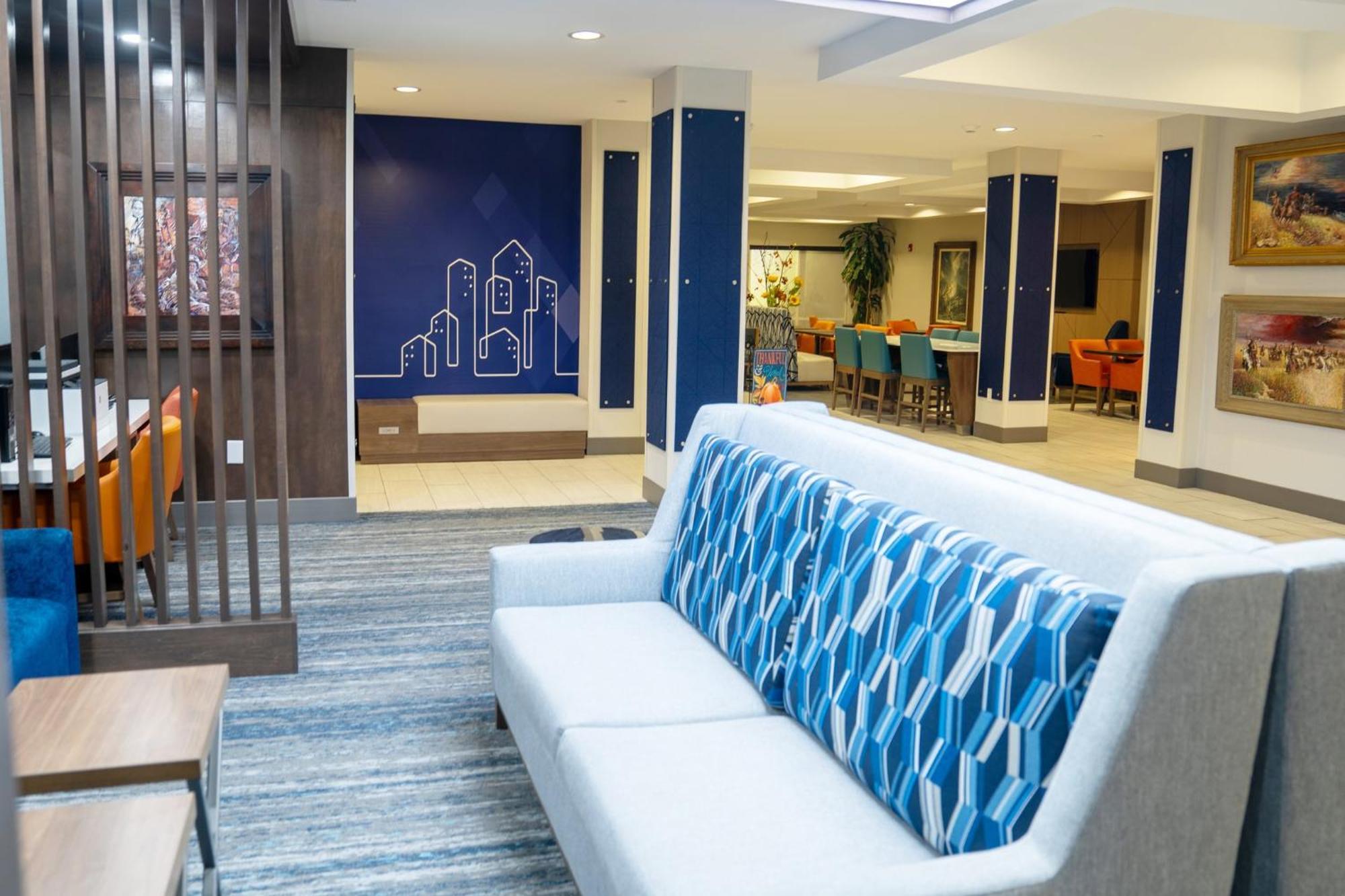 Holiday Inn Express Pembroke By Ihg Buitenkant foto