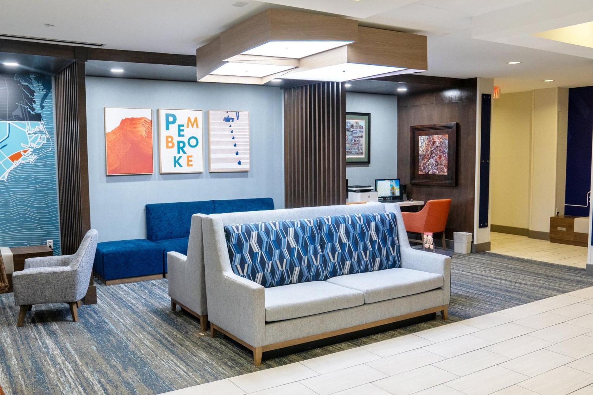 Holiday Inn Express Pembroke By Ihg Buitenkant foto