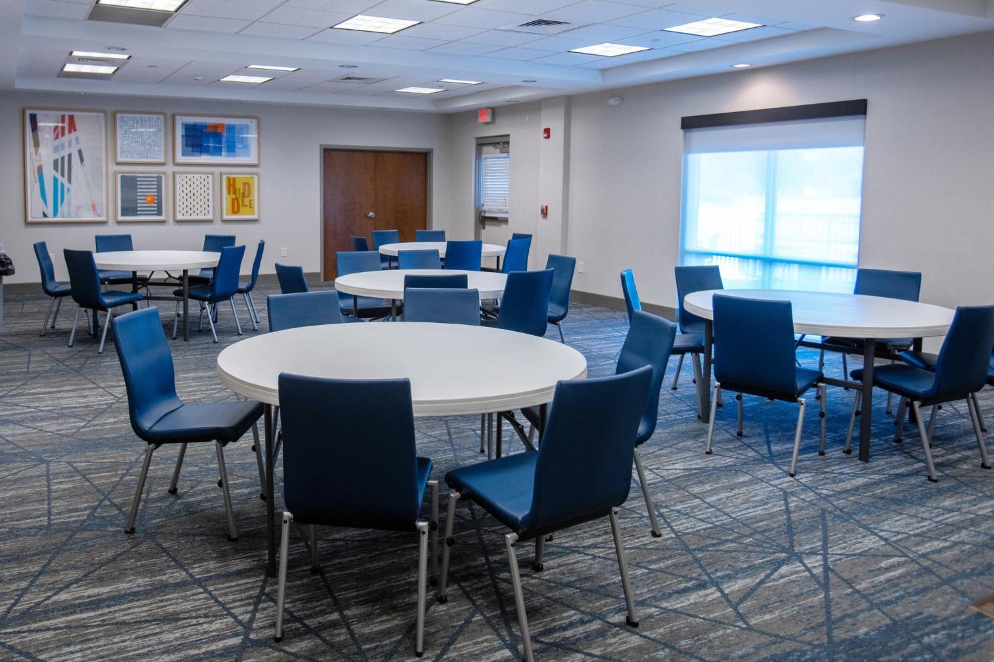 Holiday Inn Express Pembroke By Ihg Buitenkant foto
