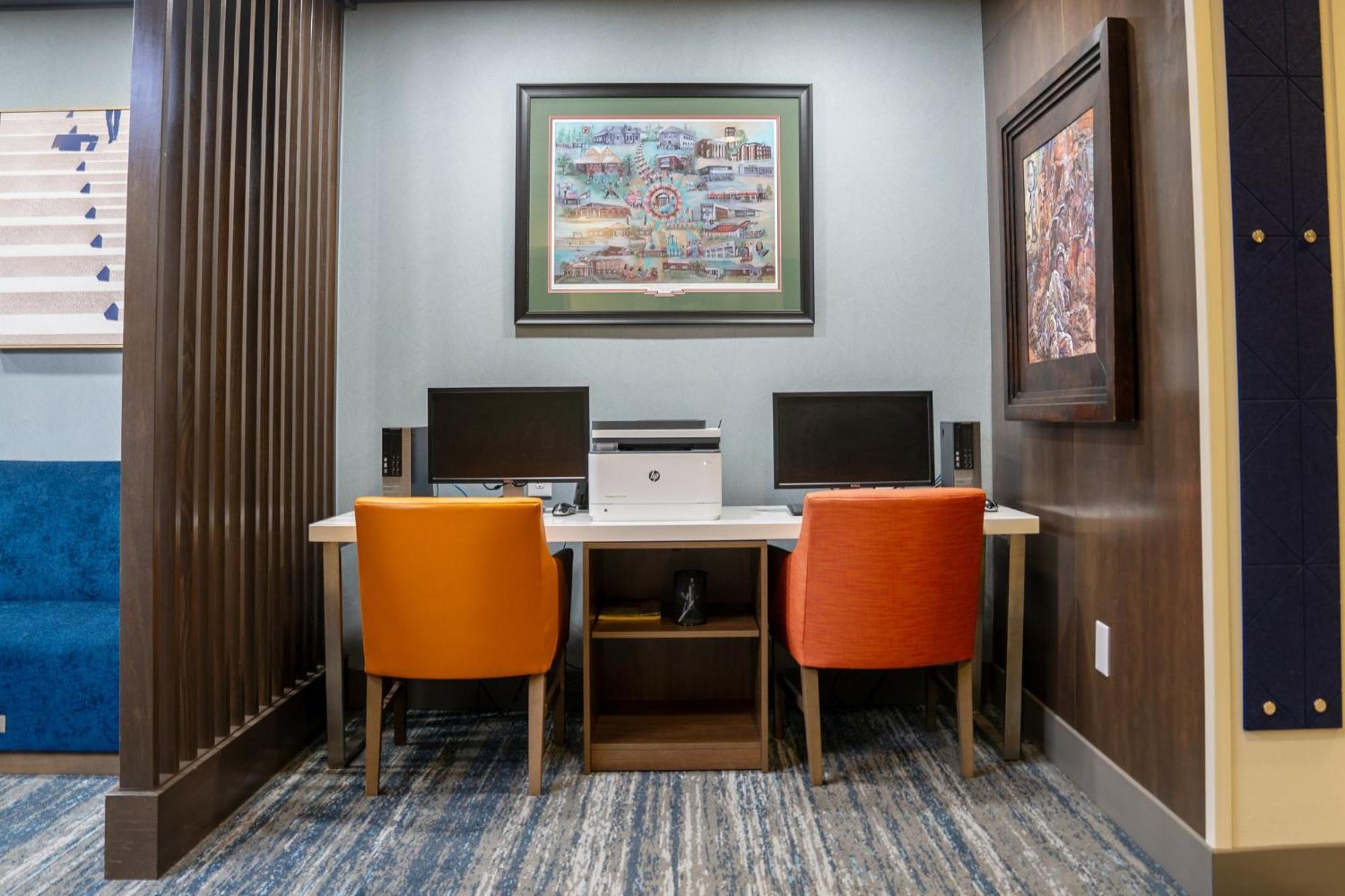 Holiday Inn Express Pembroke By Ihg Buitenkant foto
