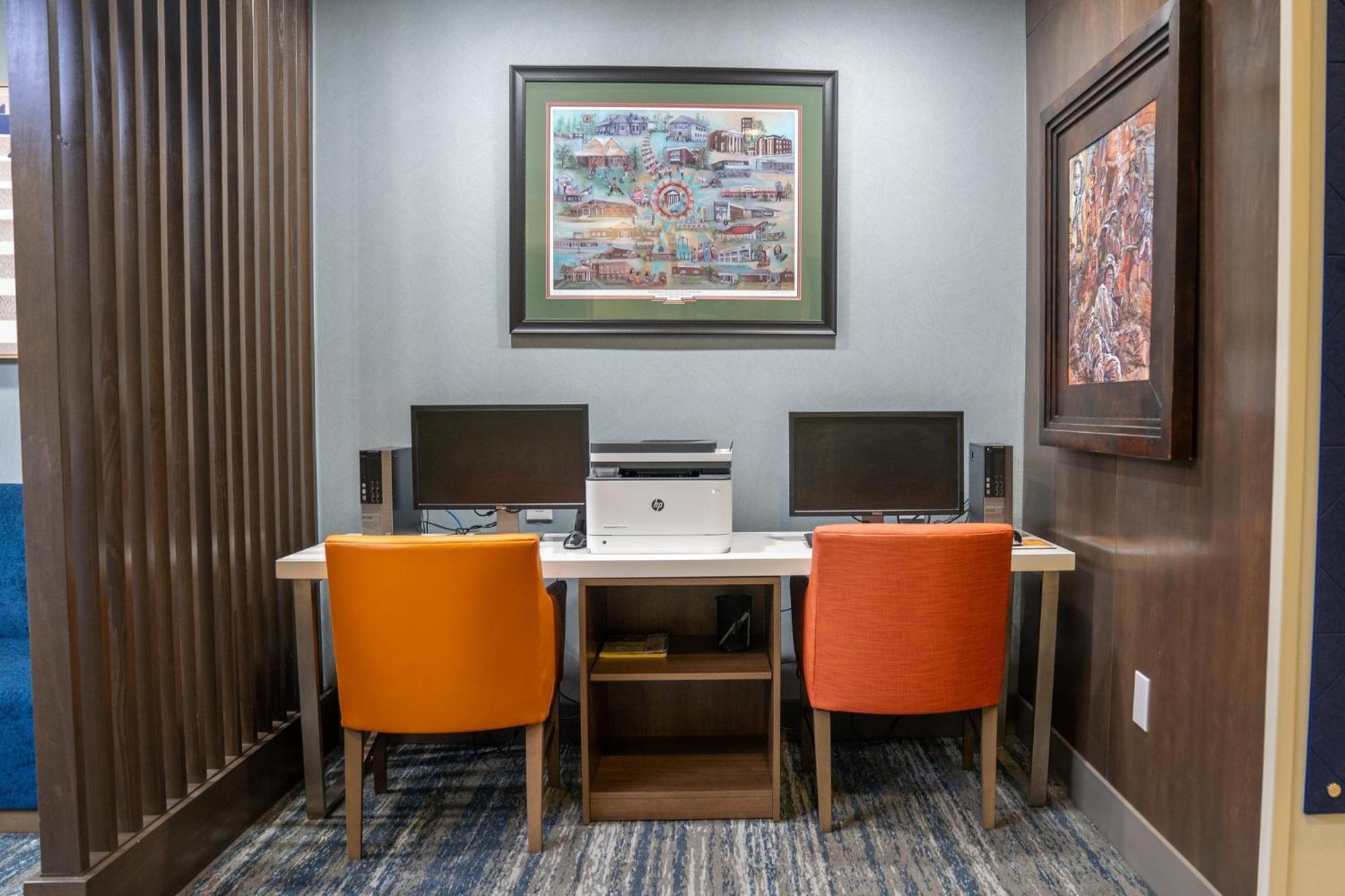 Holiday Inn Express Pembroke By Ihg Buitenkant foto