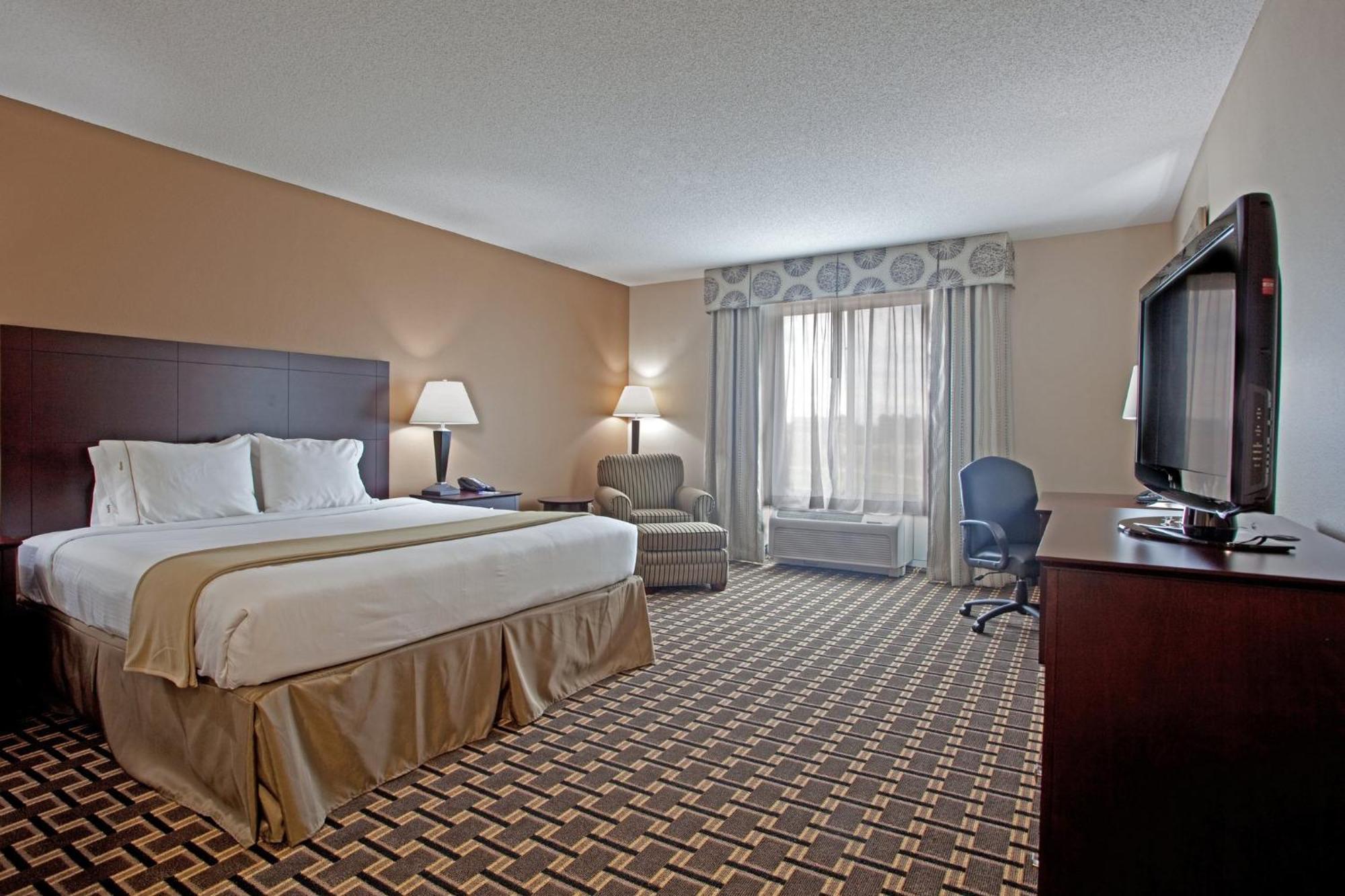 Holiday Inn Express Pembroke By Ihg Buitenkant foto