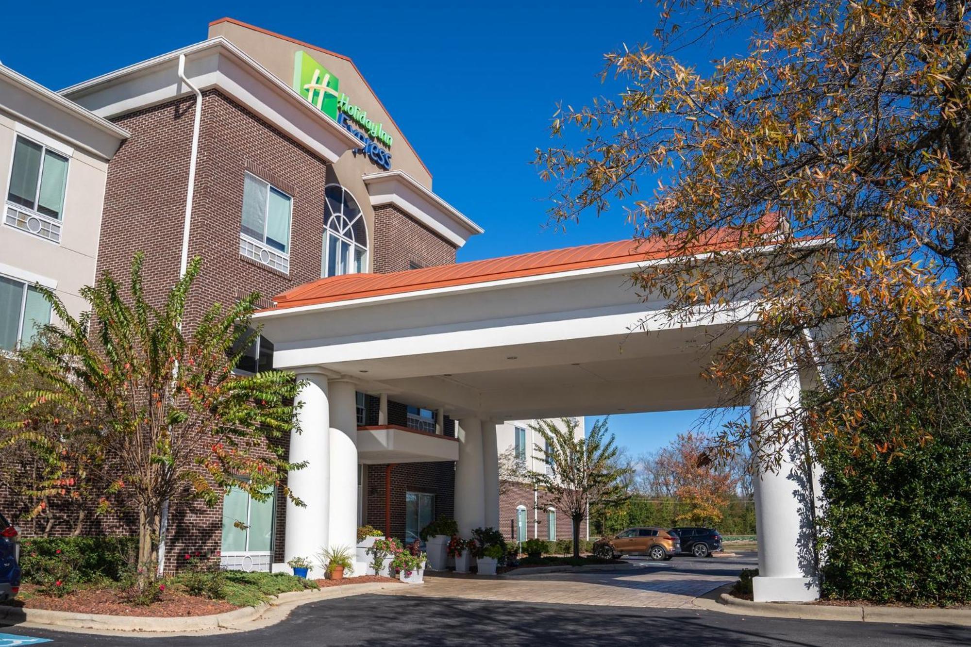 Holiday Inn Express Pembroke By Ihg Buitenkant foto