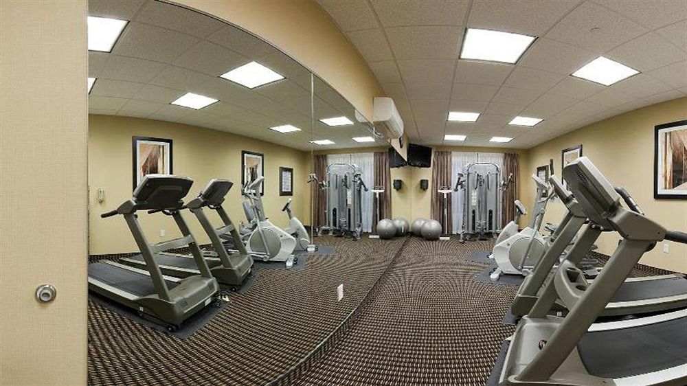 Holiday Inn Express Pembroke By Ihg Buitenkant foto
