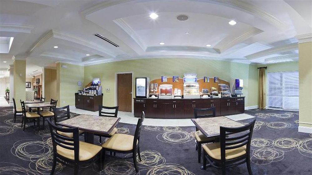 Holiday Inn Express Pembroke By Ihg Buitenkant foto