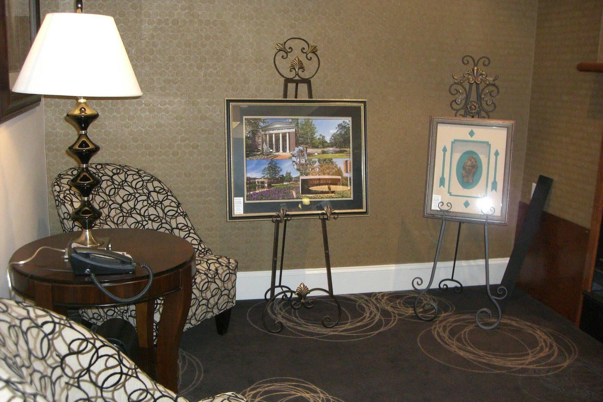 Holiday Inn Express Pembroke By Ihg Buitenkant foto
